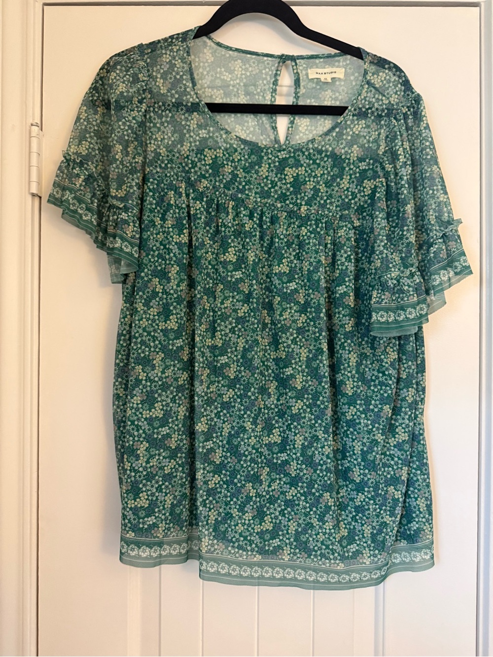 Max Studio Green Floral Flutter-Sleeve Blouse